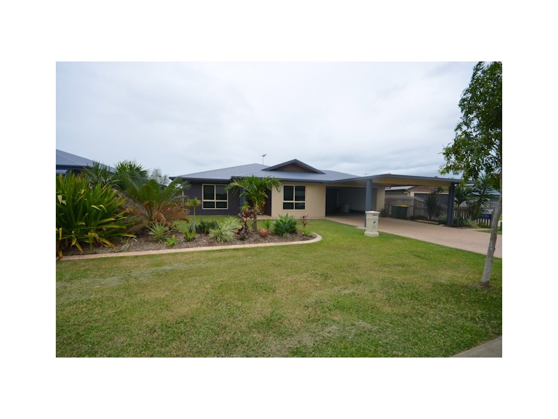 11 Peacock Place, Marian QLD 4753