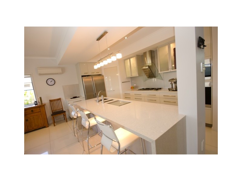 26 Kensington, Glenella QLD 4740