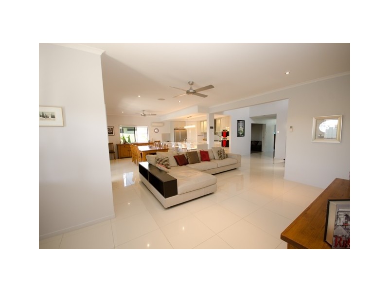 26 Kensington, Glenella QLD 4740