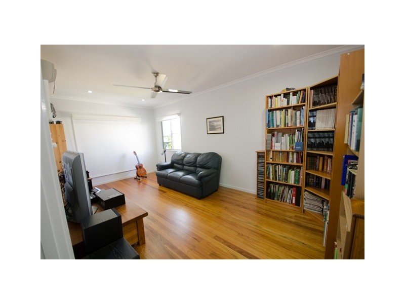 26 Kensington, Glenella QLD 4740