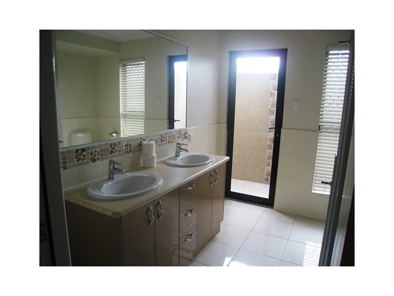 13 Foundation Street, Glenella QLD 4740