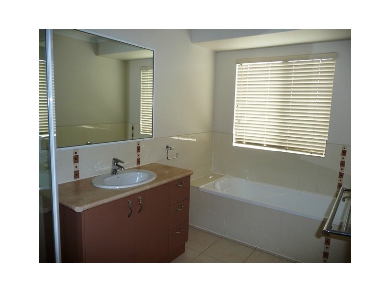 13 Foundation Street, Glenella QLD 4740