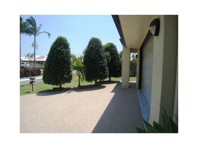 32 Marine Pde, Bucasia QLD 4750