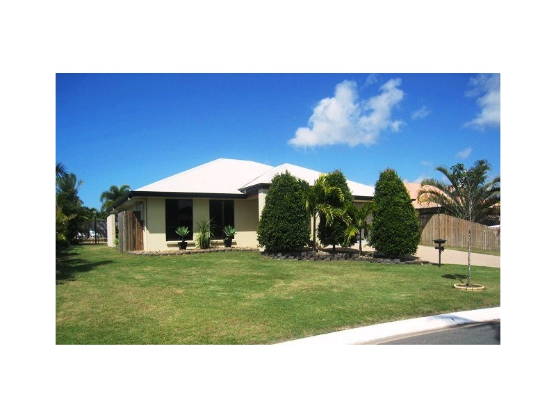 32 Marine Pde, Bucasia QLD 4750