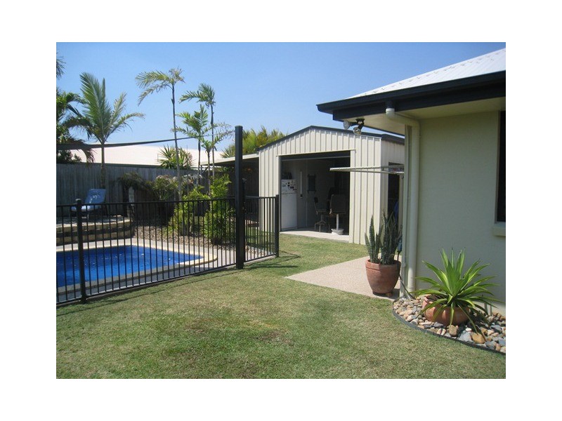 32 Marine Pde, Bucasia QLD 4750