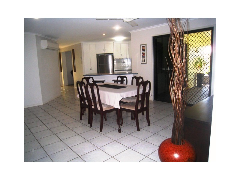 32 Marine Pde, Bucasia QLD 4750