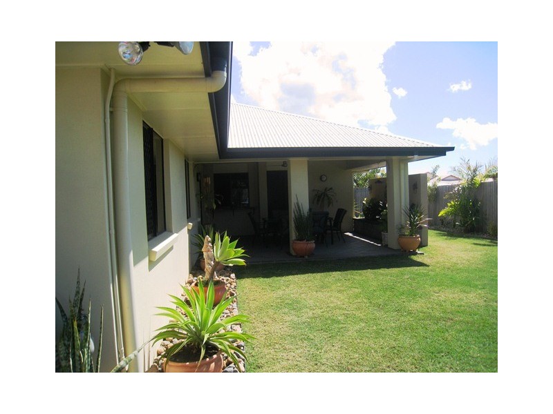 32 Marine Pde, Bucasia QLD 4750