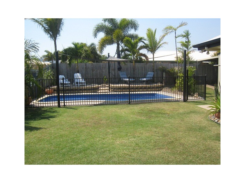 32 Marine Pde, Bucasia QLD 4750