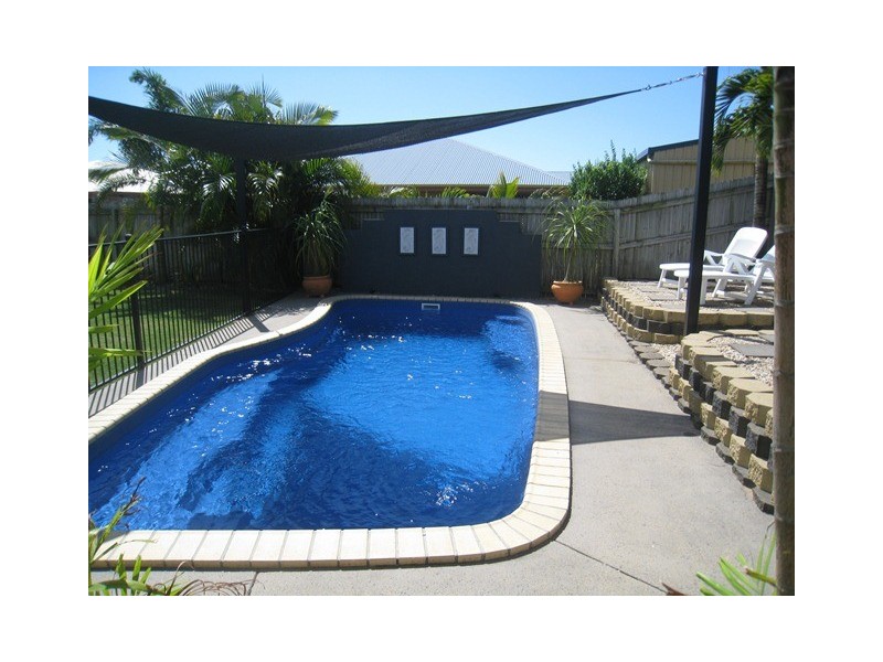 32 Marine Pde, Bucasia QLD 4750