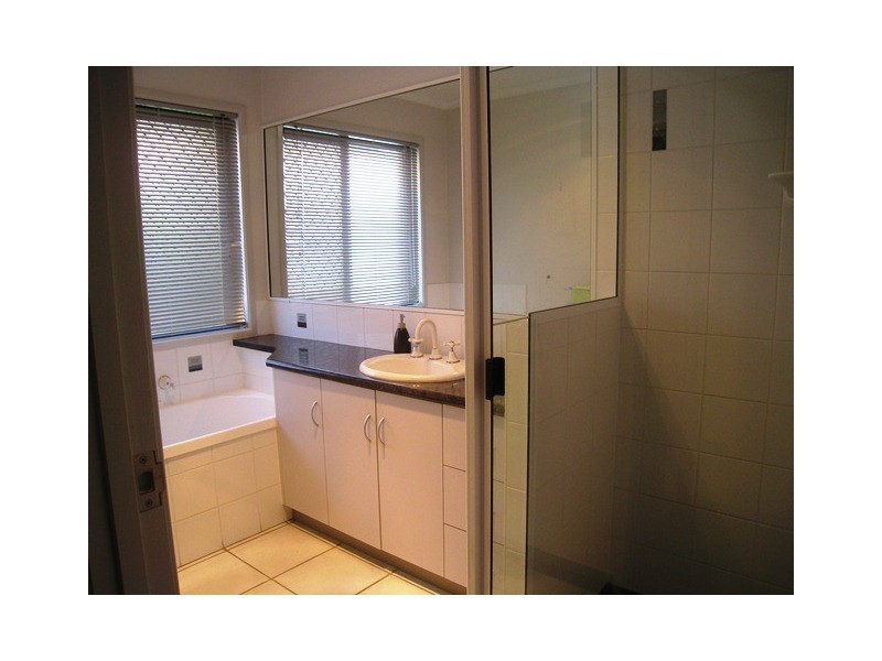 32 Marine Pde, Bucasia QLD 4750