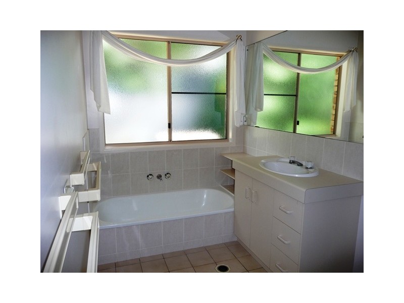 24 DAPPLEWOOD CLOSE, Andergrove QLD 4740