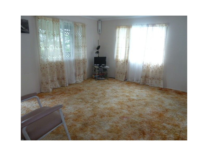 4 Damien Street, Rural View QLD 4740