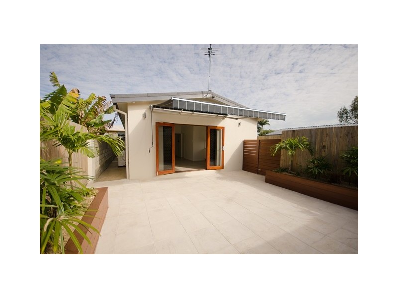 1B Hughes Street, Glenella QLD 4740