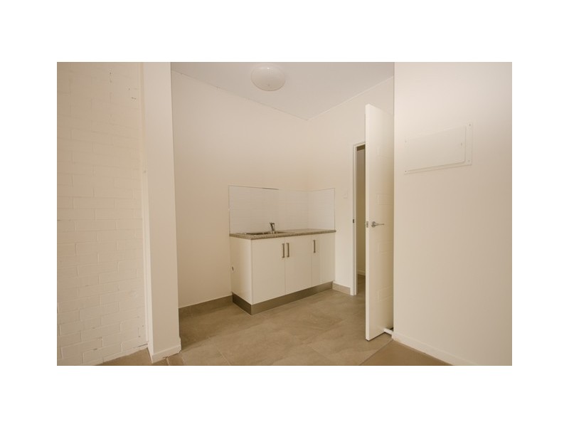 1B Hughes Street, Glenella QLD 4740