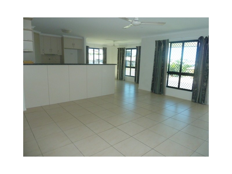 8 McAlary Drive, Eimeo QLD 4740