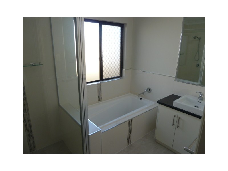 1 Bellavista Circuit, Beaconsfield QLD 4740