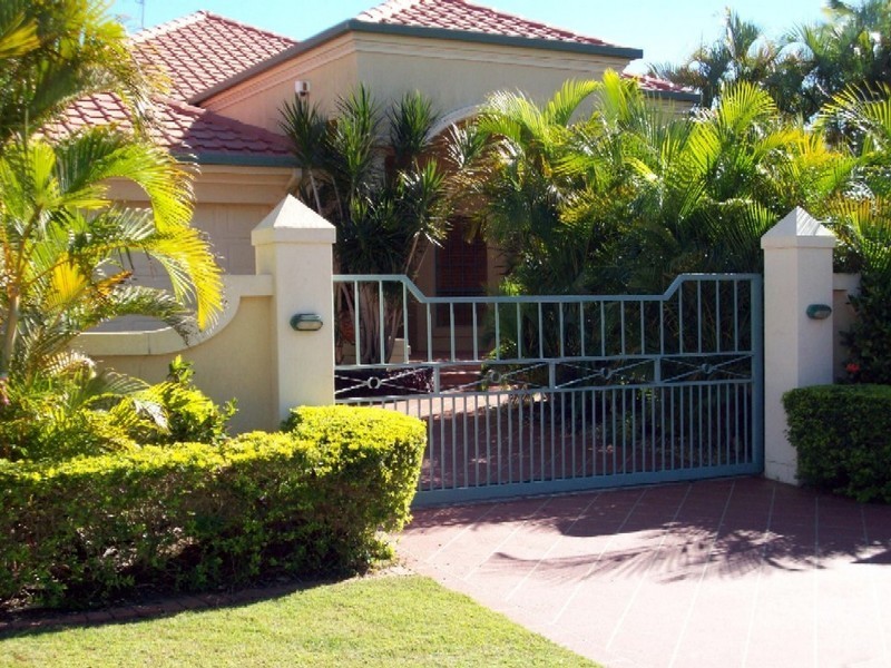 Clear Island Waters QLD 4226