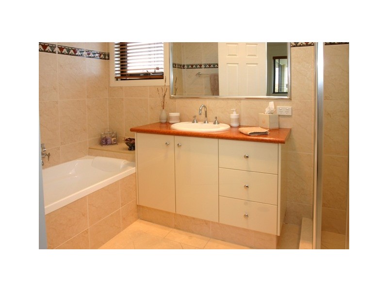 Clear Island Waters QLD 4226