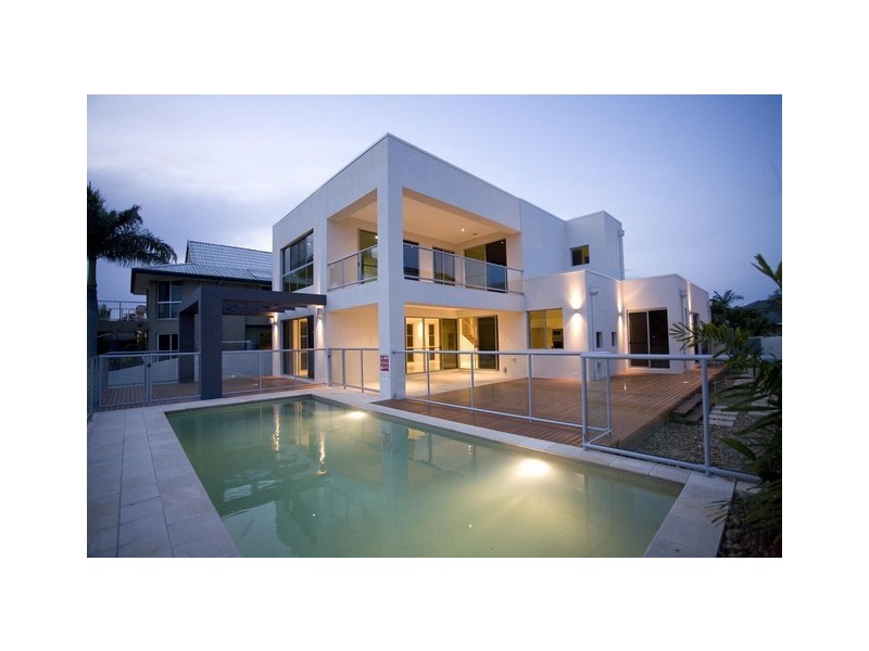 6 Cessnock Close, Mermaid Waters QLD 4218