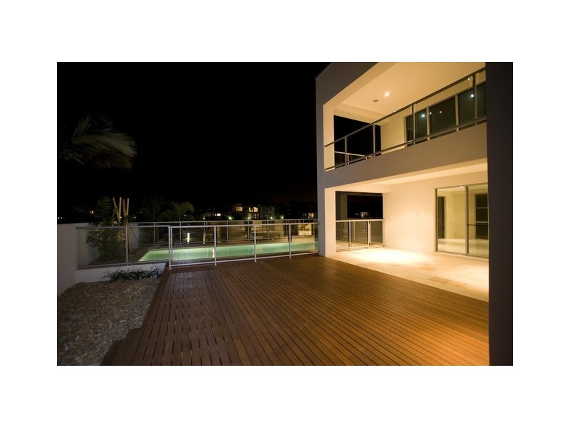 6 Cessnock Close, Mermaid Waters QLD 4218