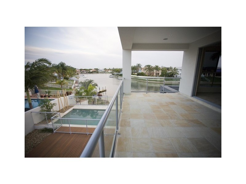 6 Cessnock Close, Mermaid Waters QLD 4218