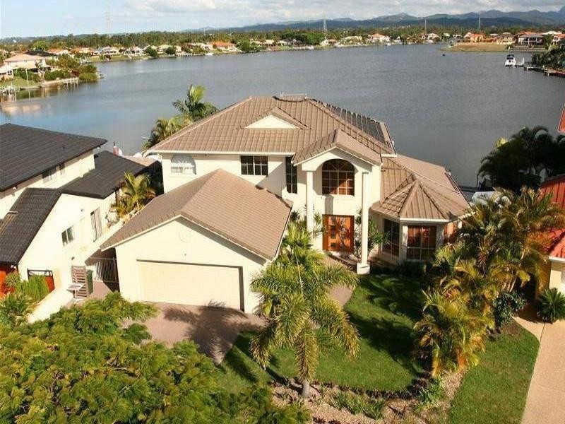 Clear Island Waters QLD 4226