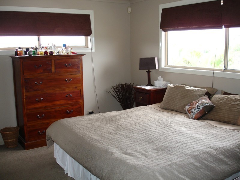 Clear Island Waters QLD 4226