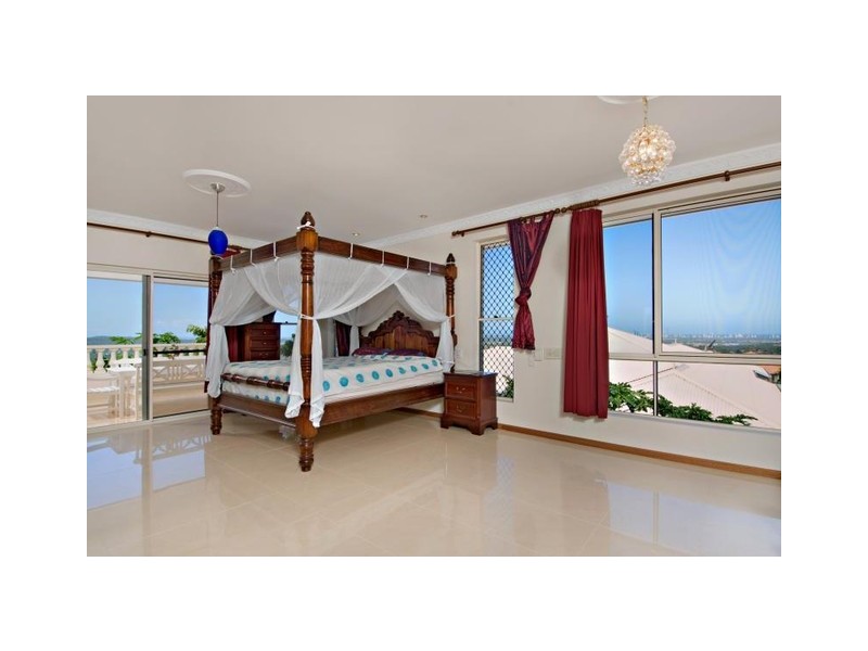 Highland Park QLD 4211