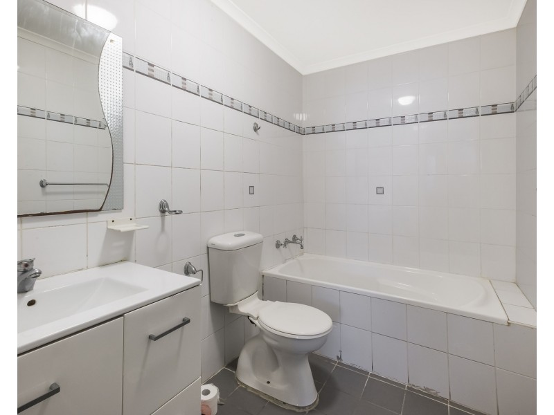 8/24 First Avenue, Blacktown NSW 2148