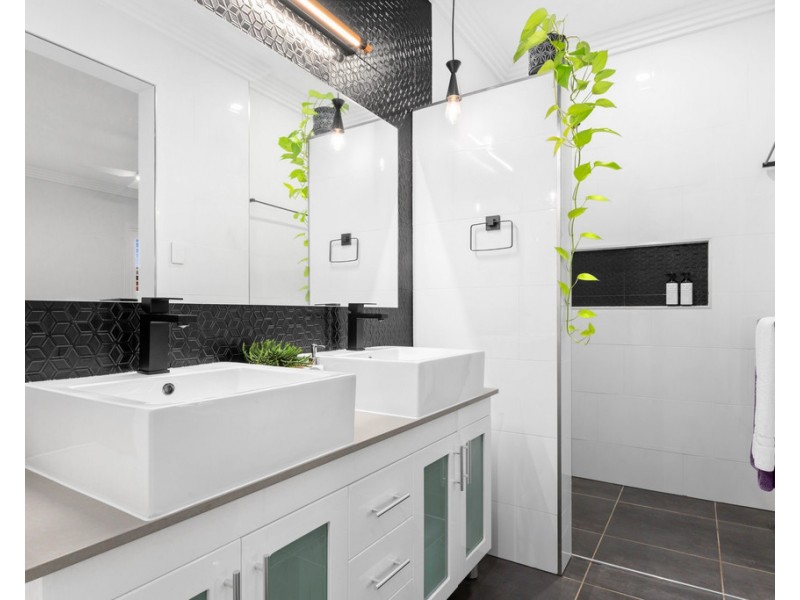 4 Pebblestone Road, Box Hill NSW 2765