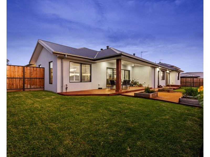 4 Pebblestone Road, Box Hill NSW 2765