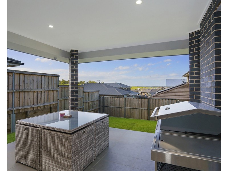 84 Sundowner Parkway, Box Hill NSW 2765