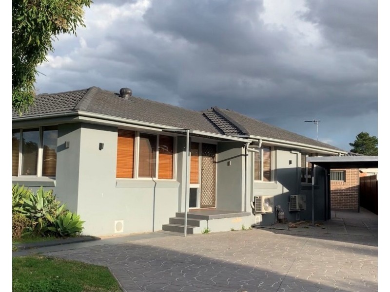 18 Charlton Place, St Clair NSW 2759