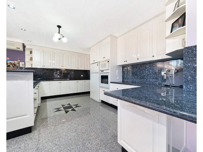 11 Buckley Close, Fairfield West NSW 2165