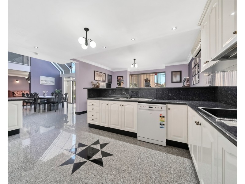 11 Buckley Close, Fairfield West NSW 2165