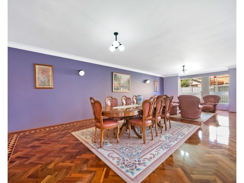 11 Buckley Close, Fairfield West NSW 2165