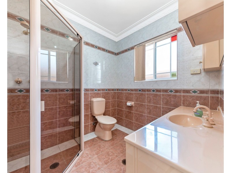 11 Buckley Close, Fairfield West NSW 2165