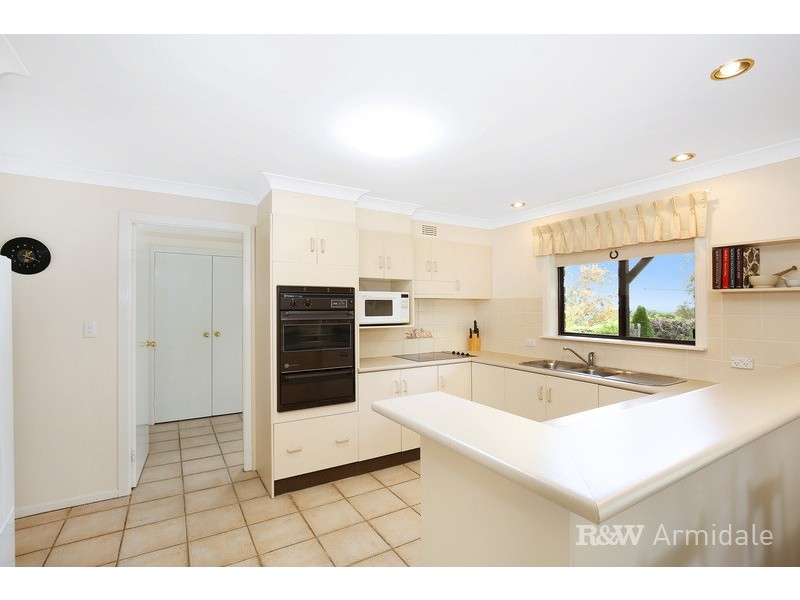 2 Rosecommon Avenue, Armidale NSW 2350