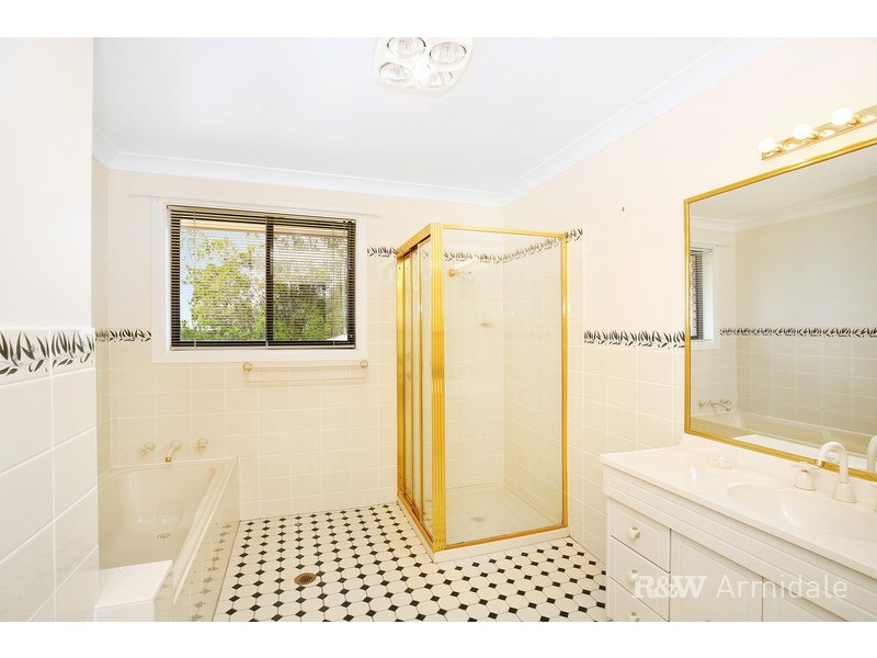 2 Rosecommon Avenue, Armidale NSW 2350