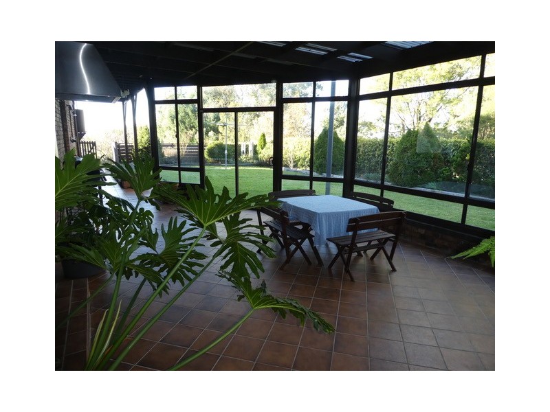 2 Rosecommon Avenue, Armidale NSW 2350