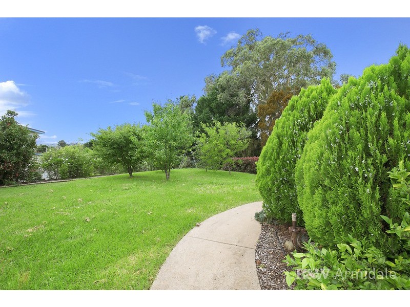 2 Rosecommon Avenue, Armidale NSW 2350
