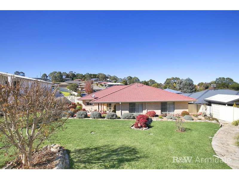 22 Golden Grove, Armidale NSW 2350