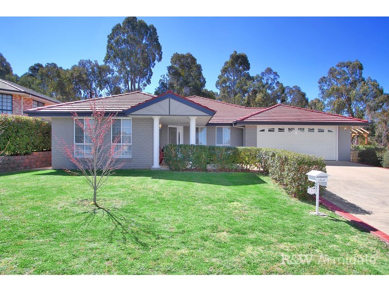 3 McCarthy Crescent, Armidale NSW 2350