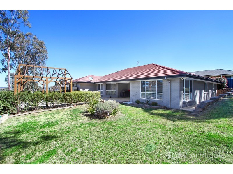 3 McCarthy Crescent, Armidale NSW 2350