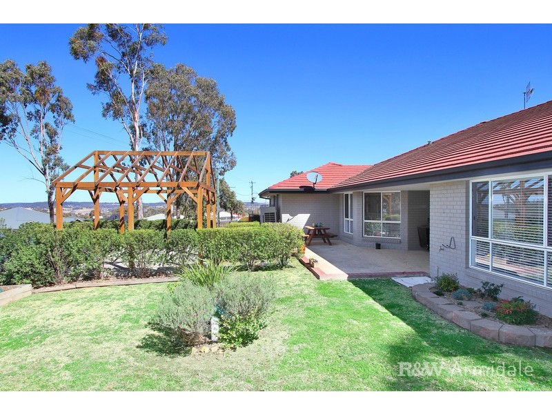 3 McCarthy Crescent, Armidale NSW 2350