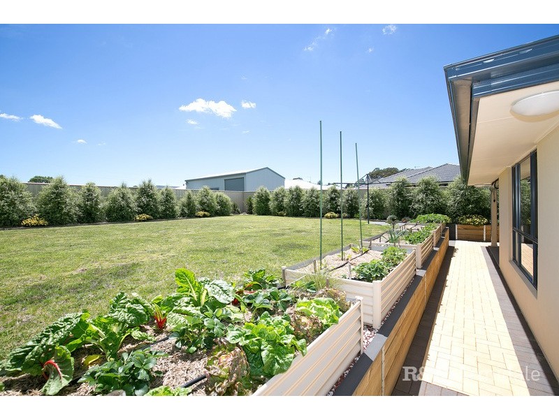 4 Campbell Parade, Armidale NSW 2350