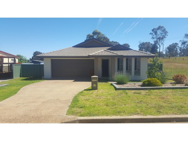 32 Dale Crescent, Armidale NSW 2350