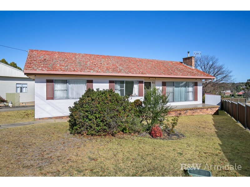 16 King Street, Uralla NSW 2358