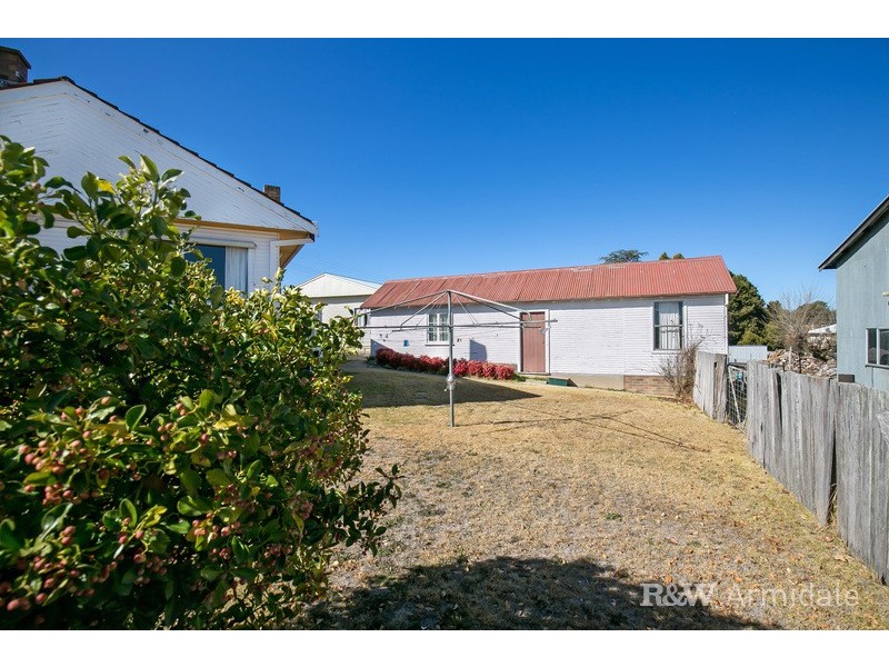 16 King Street, Uralla NSW 2358
