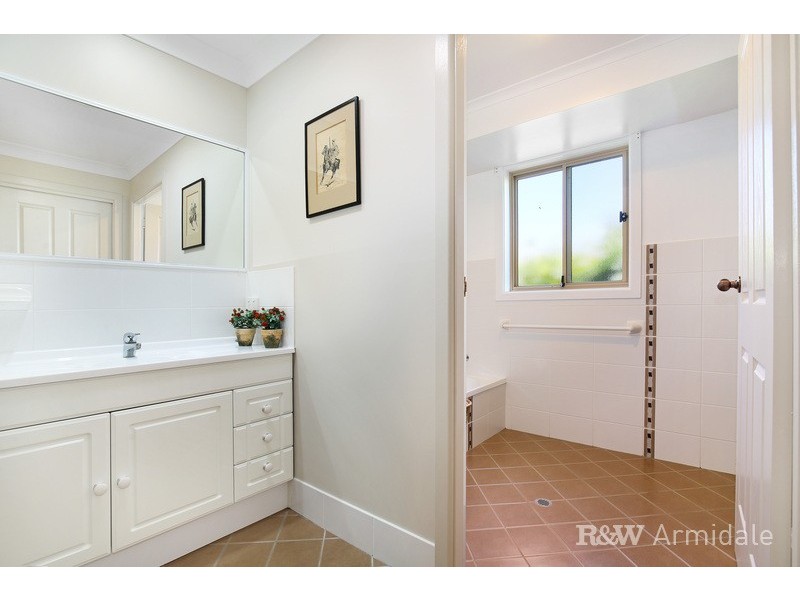 22 Golden Grove, Armidale NSW 2350